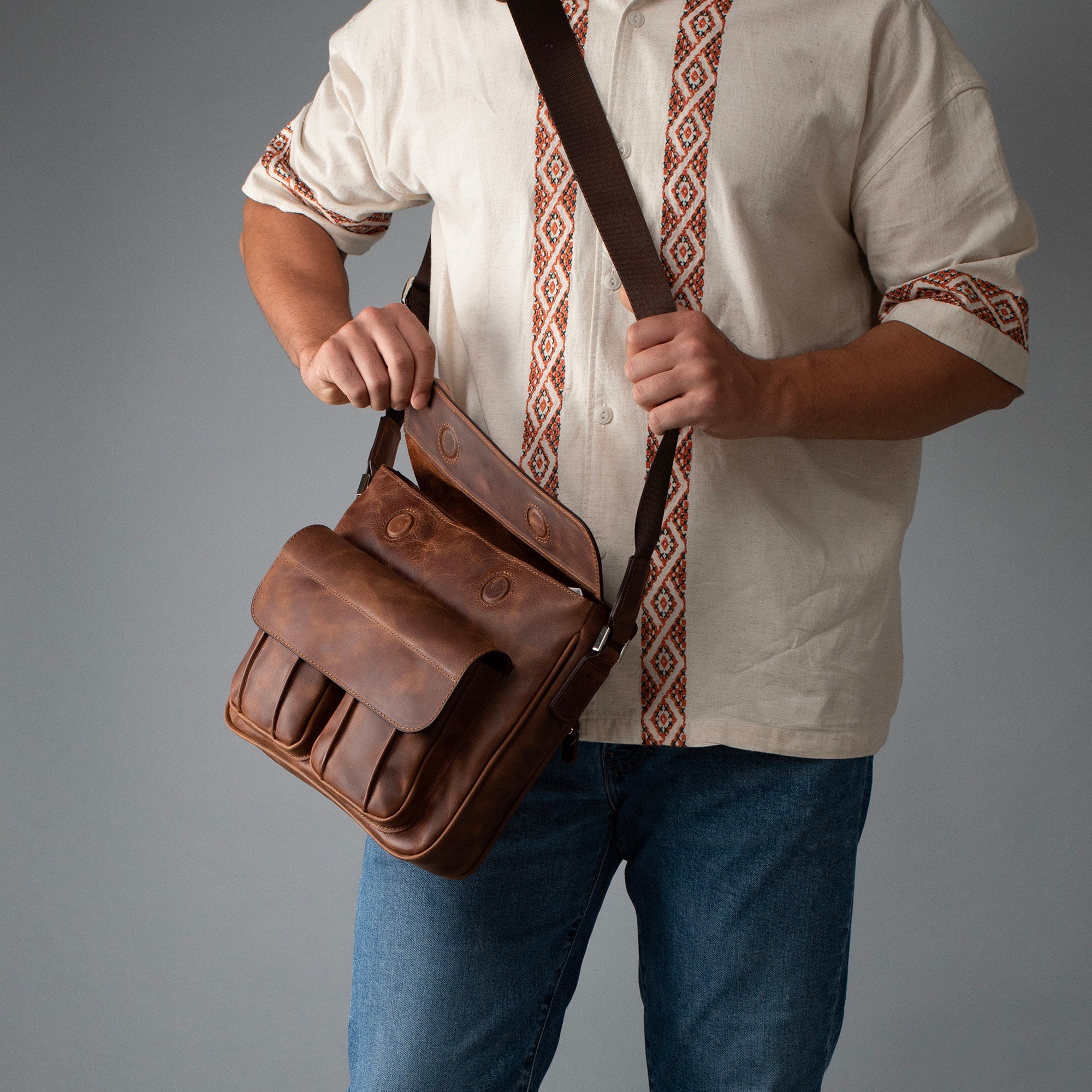 Genuine Leather Asgap Messenger Bag Brown