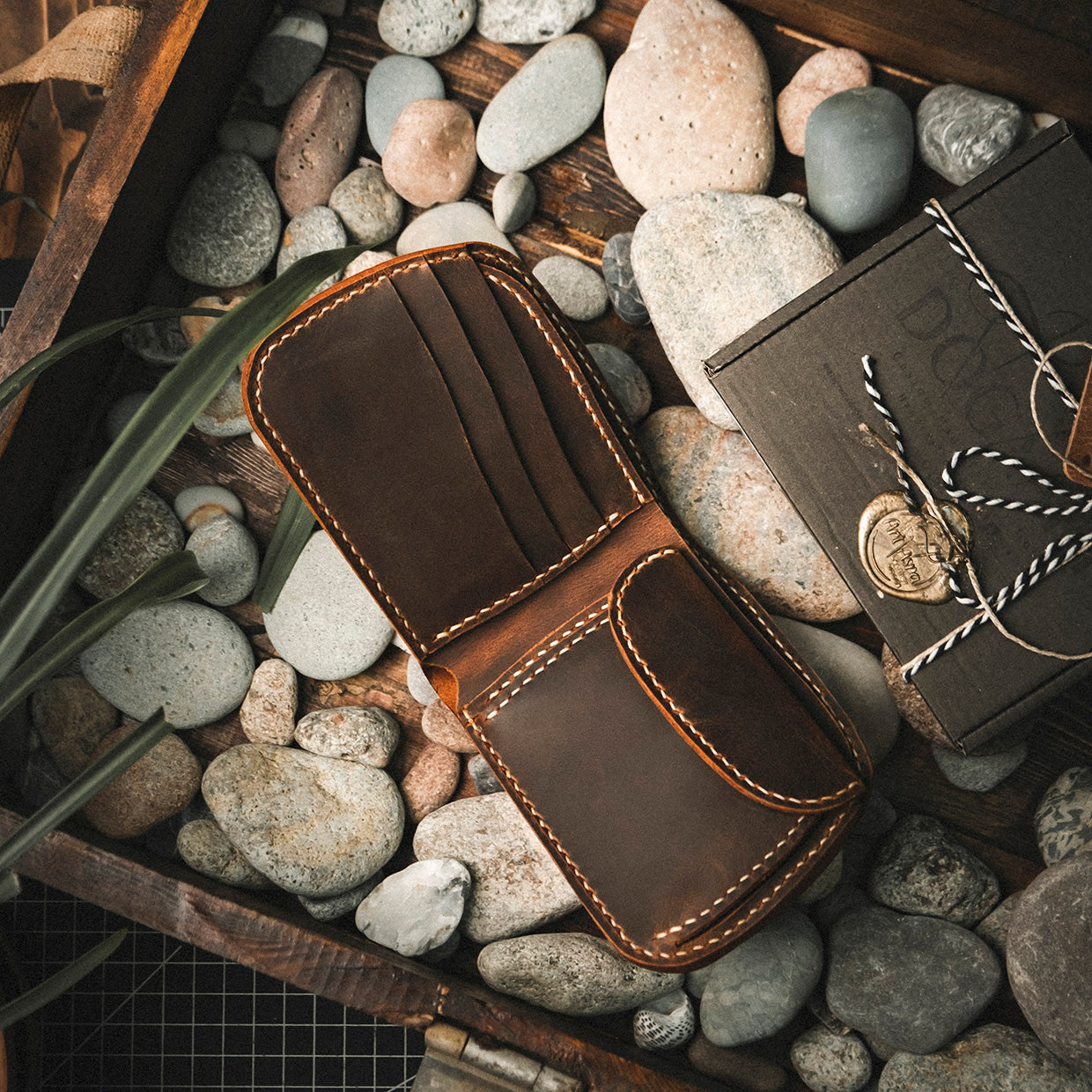BIFOLD WALLET - Leather men's wallet - Unique Ideas