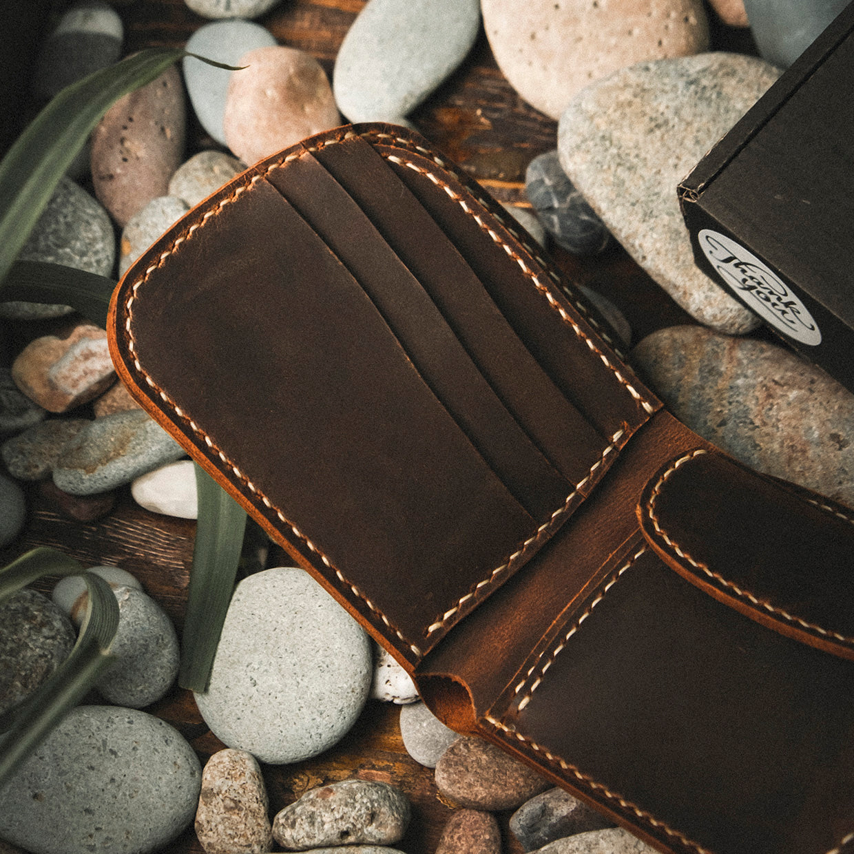 BIFOLD WALLET - Leather men's wallet - Unique Ideas