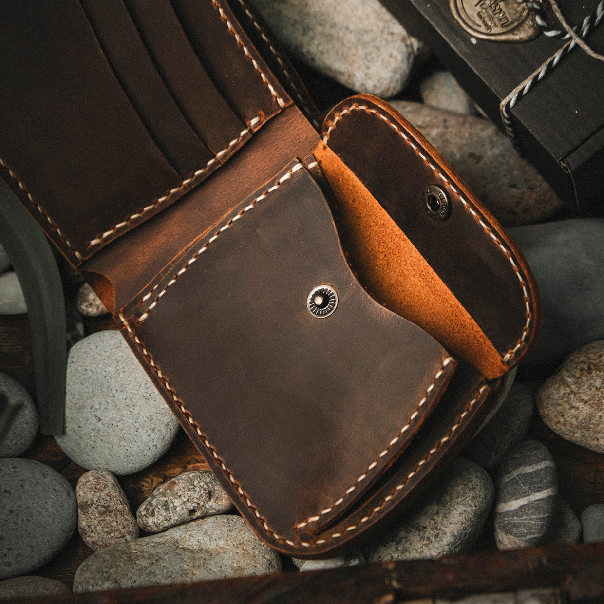 BIFOLD WALLET - Leather men's wallet - Unique Ideas