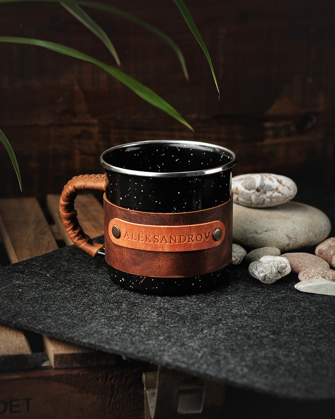 Corporate holiday presents Enamel Mugs 500ml Leather Wrapped - Unique Ideas