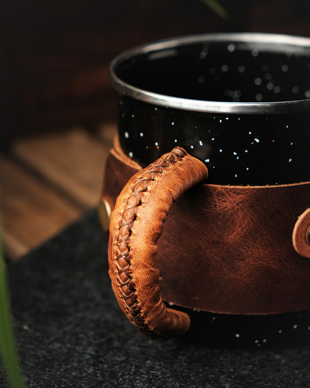 Corporate holiday presents Enamel Mugs 500ml Leather Wrapped - Unique Ideas