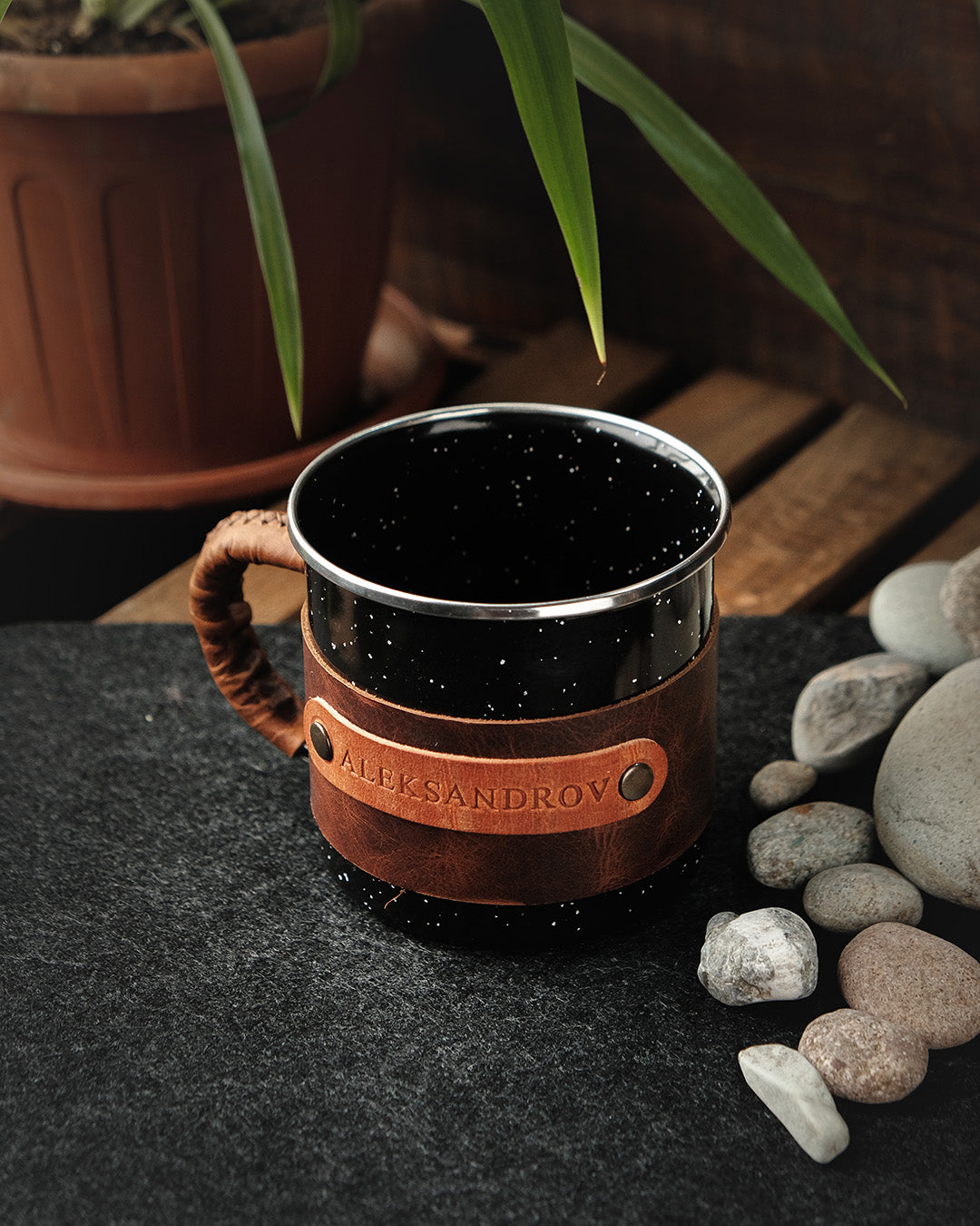 Corporate holiday presents Enamel Mugs 500ml Leather Wrapped - Unique Ideas